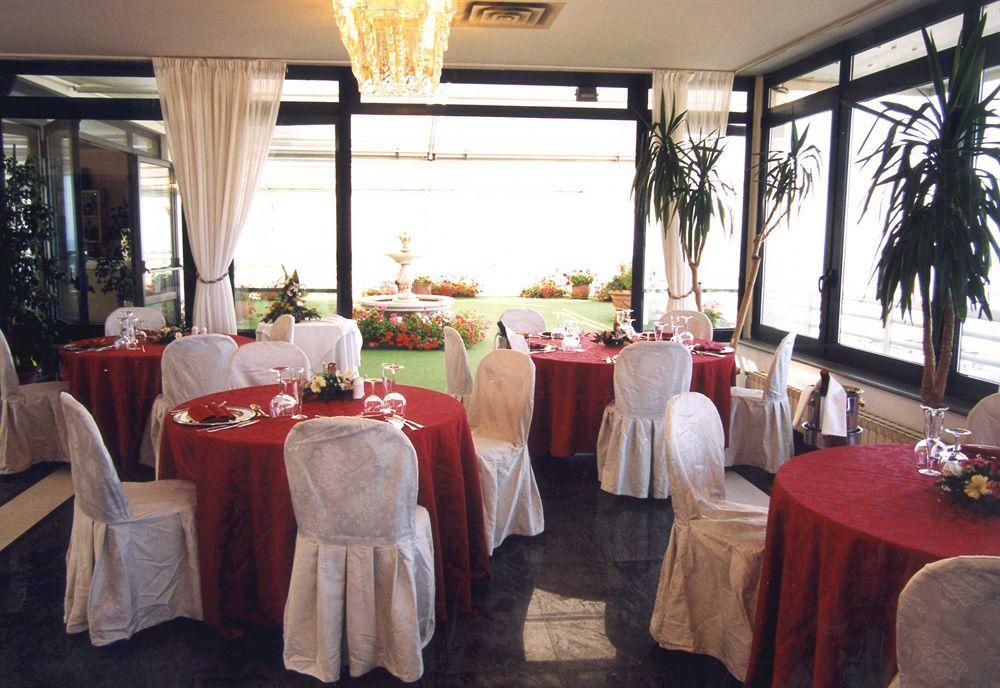Hotel Esplanade Pescara Exteriör bild