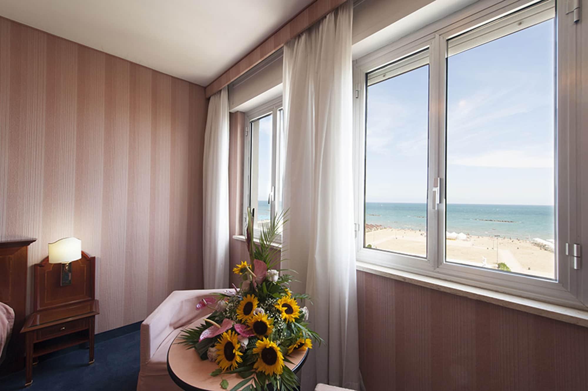 Hotel Esplanade Pescara Exteriör bild